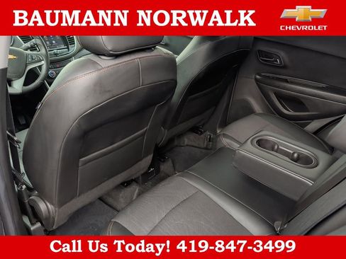 Used 2022 Chevrolet Trax LT w/ LT Convenience Package image 17