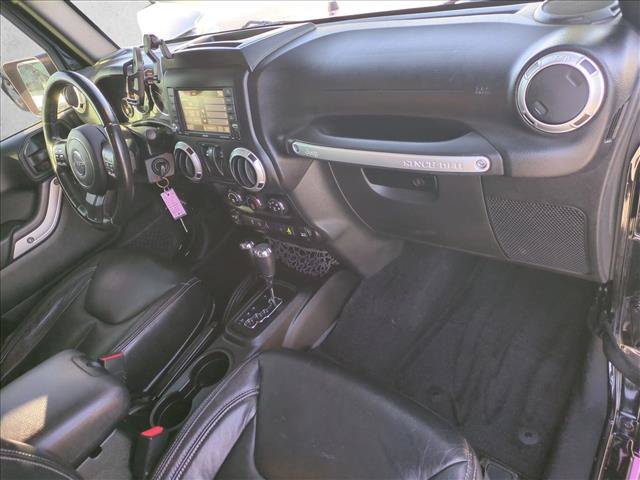 Used 2018 Jeep Wrangler Sahara w/ Connectivity Group AWD/4WD image 20