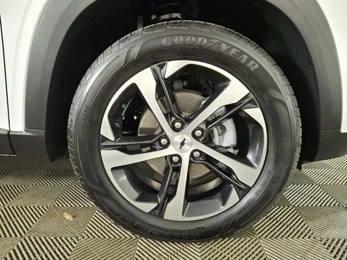 Used 2025 Chevrolet Trax RS w/ Sunroof Package image 32