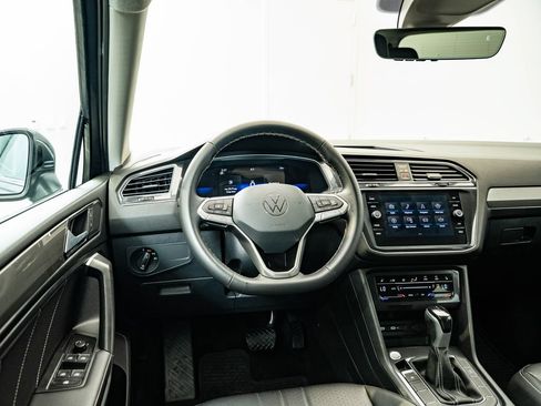 Used 2023 Volkswagen Tiguan SE FWD image 32