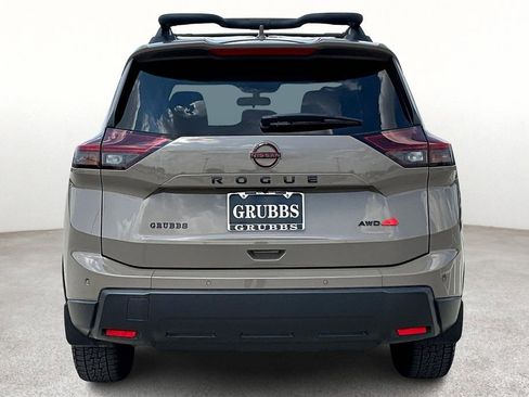 Used 2025 Nissan Rogue SV image 6