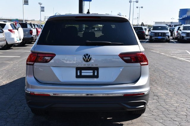 Certified 2023 Volkswagen Tiguan SE w/ Panoramic Sunroof Package FWD image 6