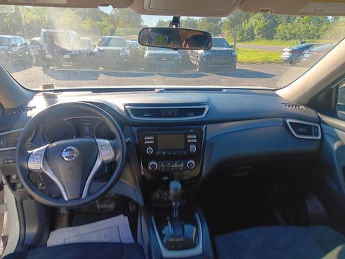 Used 2016 Nissan Rogue S w/ Appearance Package AWD/4WD image 10
