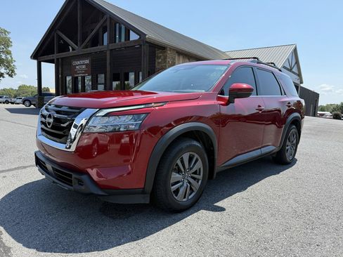 Used 2022 Nissan Pathfinder SV AWD/4WD image 2