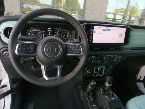 Used 2024 Jeep Wrangler Unlimited Sahara AWD/4WD image 31