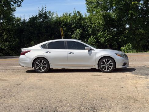 Used 2017 Nissan Altima 2.5 SR FWD image 4