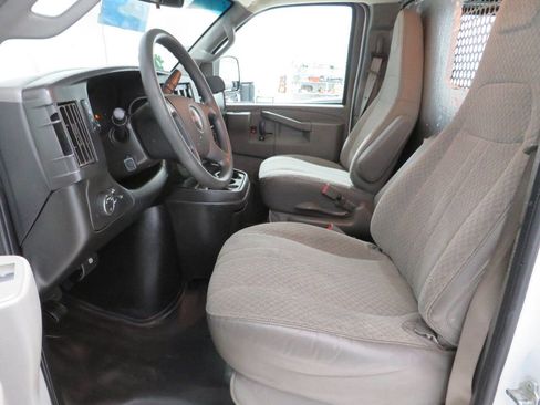 Used 2018 GMC Savana 2500 w/ Chrome Appearance Package image 14