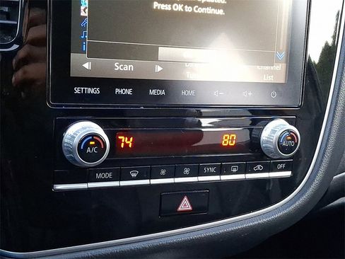 Used 2020 Mitsubishi Outlander SEL image 18