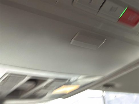 Certified 2024 Volkswagen Jetta SE w/ Panoramic Sunroof Package image 28