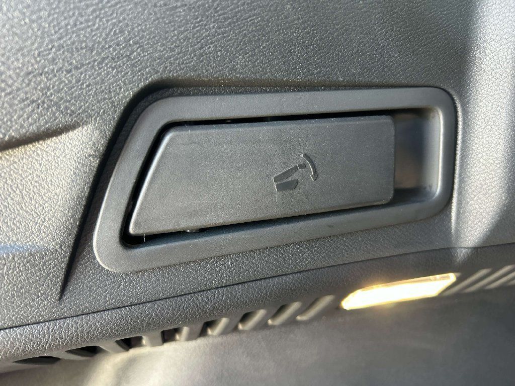 Certified 2025 Nissan Murano SL w/ Cargo Package AWD/4WD image 13