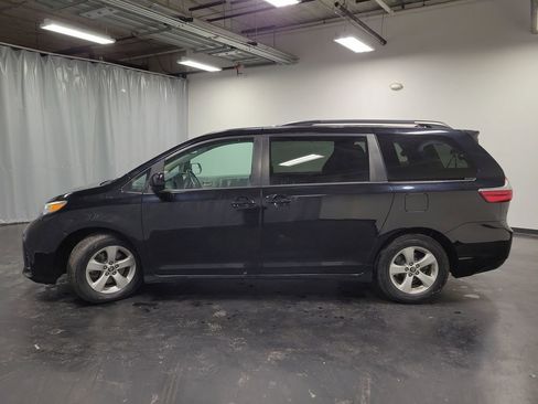 Used 2019 Toyota Sienna LE image 5