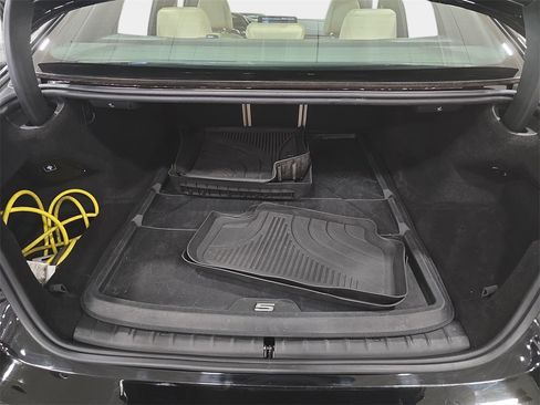 Used 2023 BMW 530e w/ Premium Package image 26