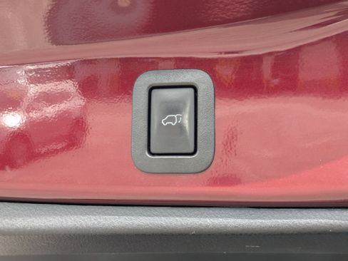 Used 2018 Toyota Highlander SE image 14