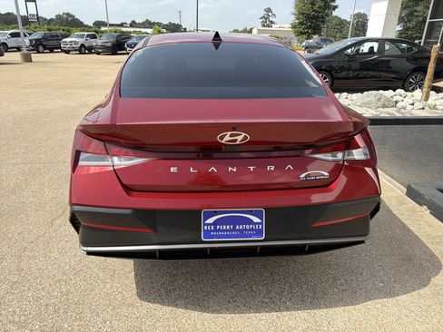 Used 2024 Hyundai Elantra SEL FWD image 24