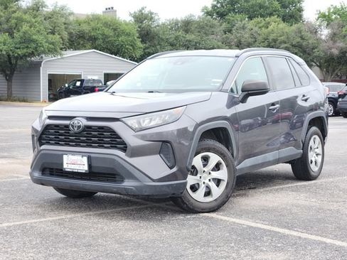 Used 2019 Toyota RAV4 LE FWD image 1