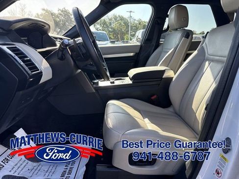 Used 2020 Land Rover Discovery Landmark AWD/4WD image 9