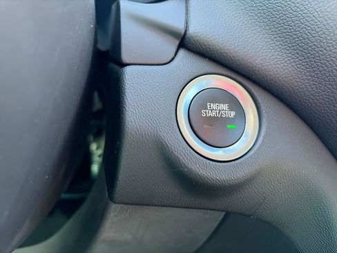 Used 2020 Chevrolet Equinox LT image 18