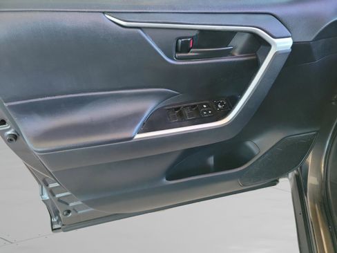 Used 2021 Toyota RAV4 LE image 40