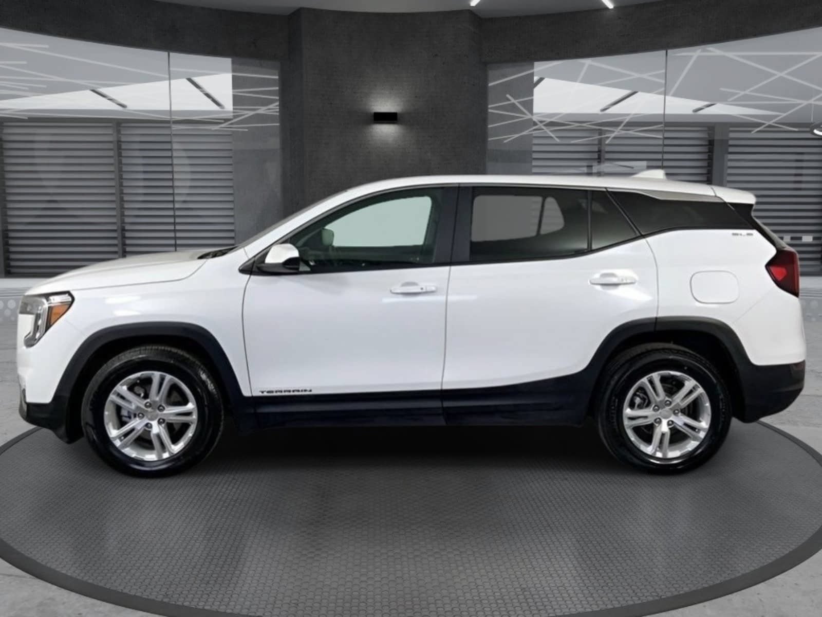 Used 2024 GMC Terrain SLE FWD image 8