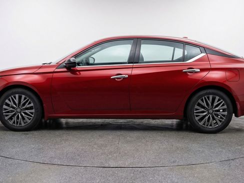 Used 2025 Nissan Altima 2.5 SV image 5