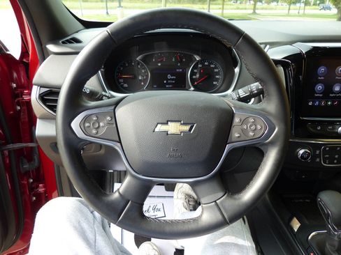 Used 2023 Chevrolet Traverse LT FWD image 24
