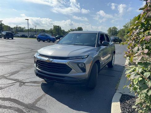 Used 2024 Chevrolet TrailBlazer LS w/ LS Convenience Package AWD/4WD image 3