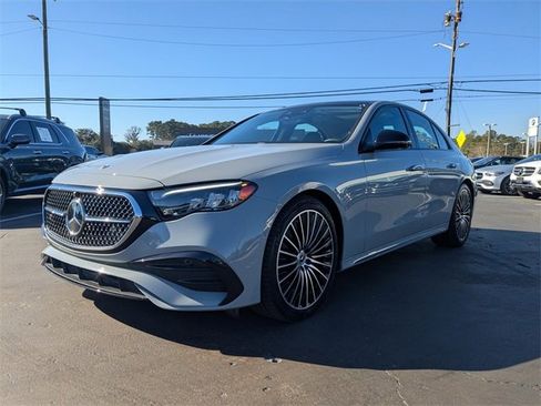Used 2025 Mercedes-Benz E 350 4MATIC Sedan image 9