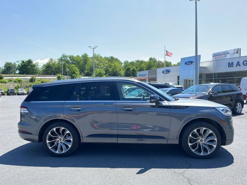 Used 2021 Lincoln Aviator Grand Touring w/ Equipment Group 301A AWD/4WD image 4