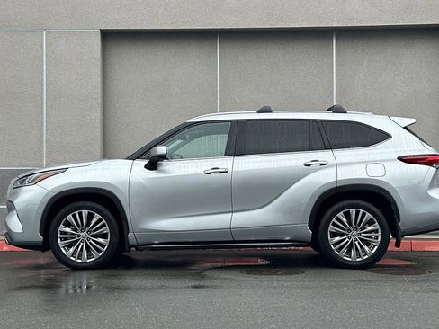 Used 2021 Toyota Highlander Platinum AWD/4WD image 7