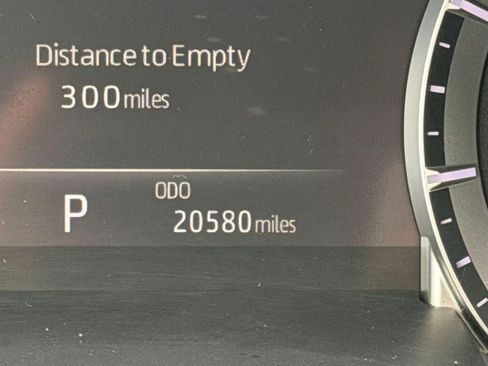 Used 2025 Toyota Highlander LE image 21