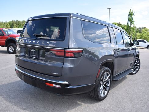 Used 2024 Jeep Wagoneer L Series II w/ Premium Group I image 9