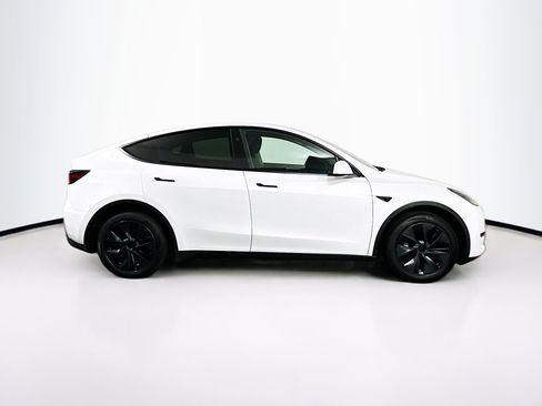 Used 2025 Tesla Model Y Long Range RWD image 10