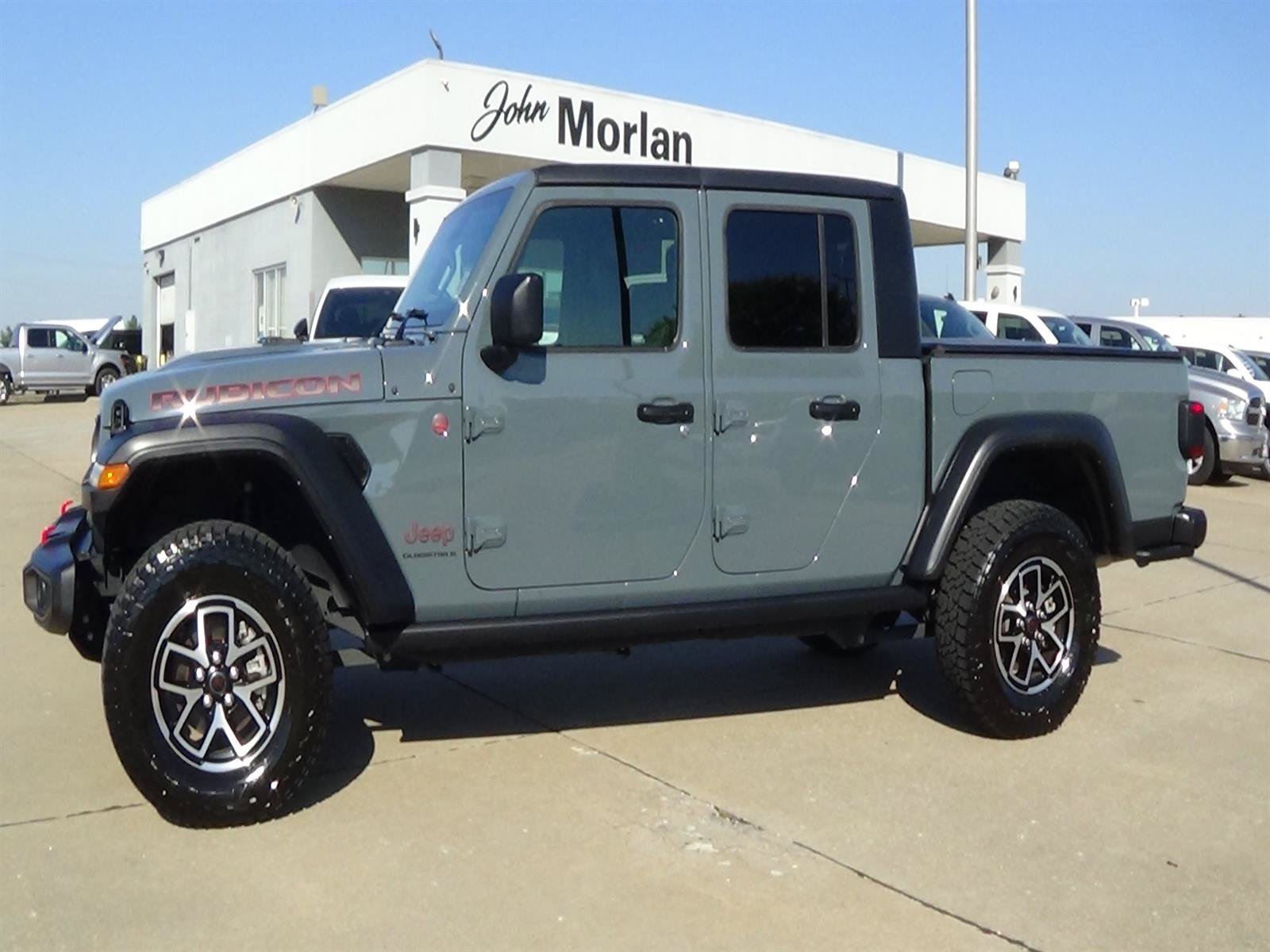 Used 2024 Jeep Gladiator Rubicon w/ Technology Group AWD/4WD image 1