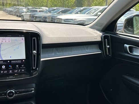 Used 2025 Volvo XC40 B5 Core AWD/4WD image 50