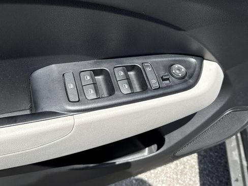 Used 2024 Hyundai Venue SEL FWD image 15
