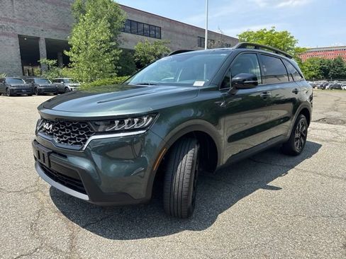 Used 2022 Kia Sorento S w/ Panoramic Sunroof Package AWD/4WD image 3