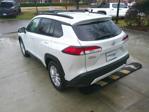 Used 2024 Toyota Corolla Cross LE w/ Moonroof Package image 10