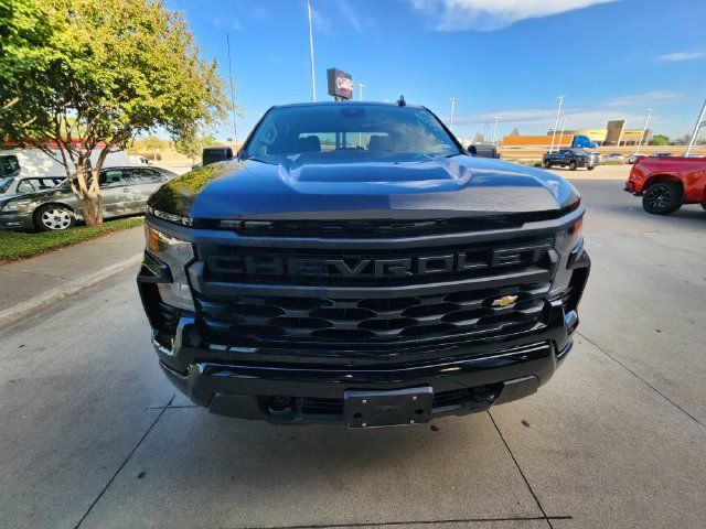 Used 2025 Chevrolet Silverado 1500 Custom RWD image 2