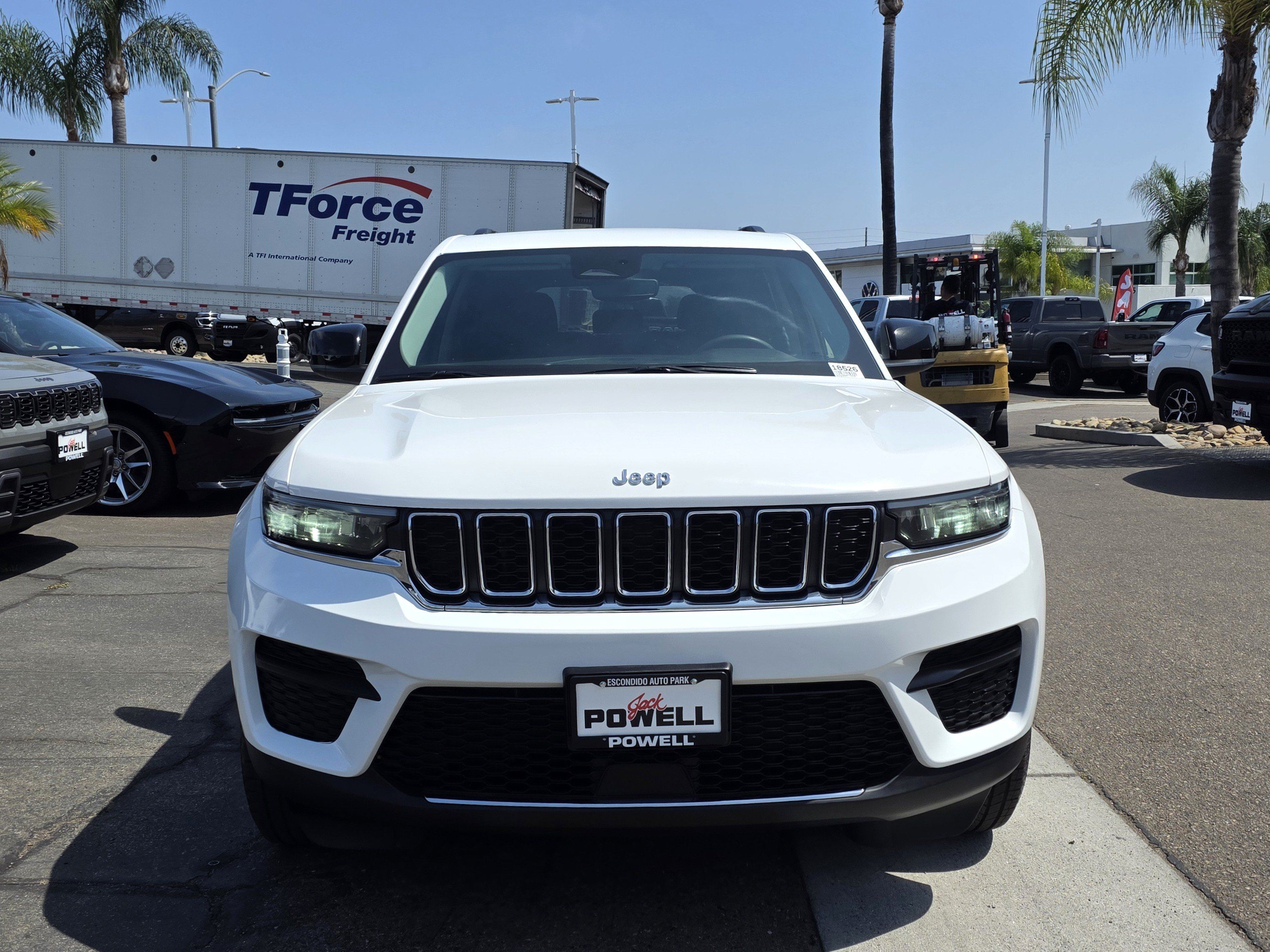 Certified 2024 Jeep Grand Cherokee Laredo RWD image 7