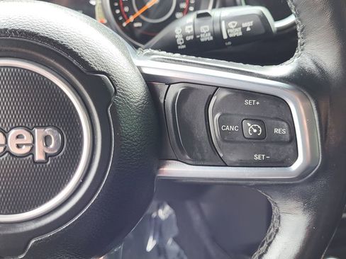 Used 2020 Jeep Wrangler Unlimited Sahara AWD/4WD image 18