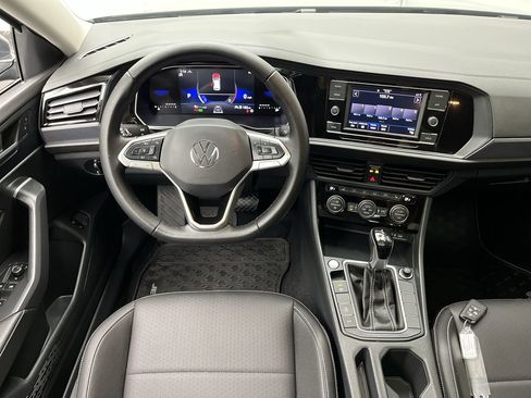 Used 2024 Volkswagen Jetta SE w/ Panoramic Sunroof Package image 14