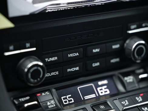 Certified 2024 Porsche 718 Boxster image 39