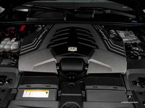 Used 2024 Lamborghini Urus Performante AWD/4WD image 4