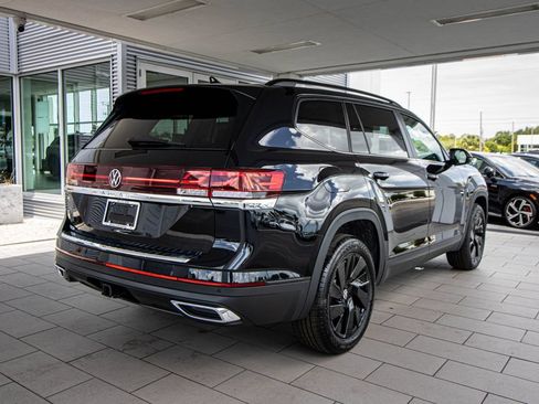 New 2026 Volkswagen Atlas SE FWD image 2