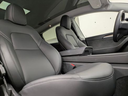 Used 2023 Tesla Model Y AWD image 15