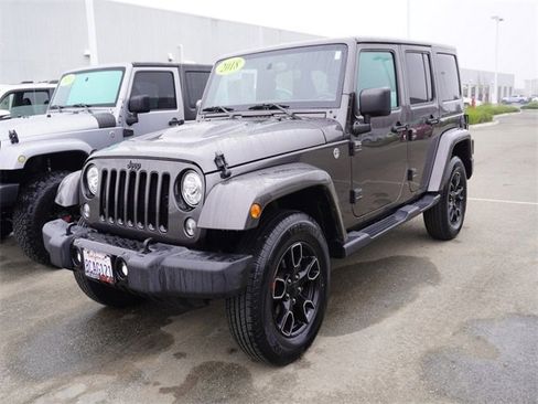 Used 2018 Jeep Wrangler Unlimited Sahara image 5