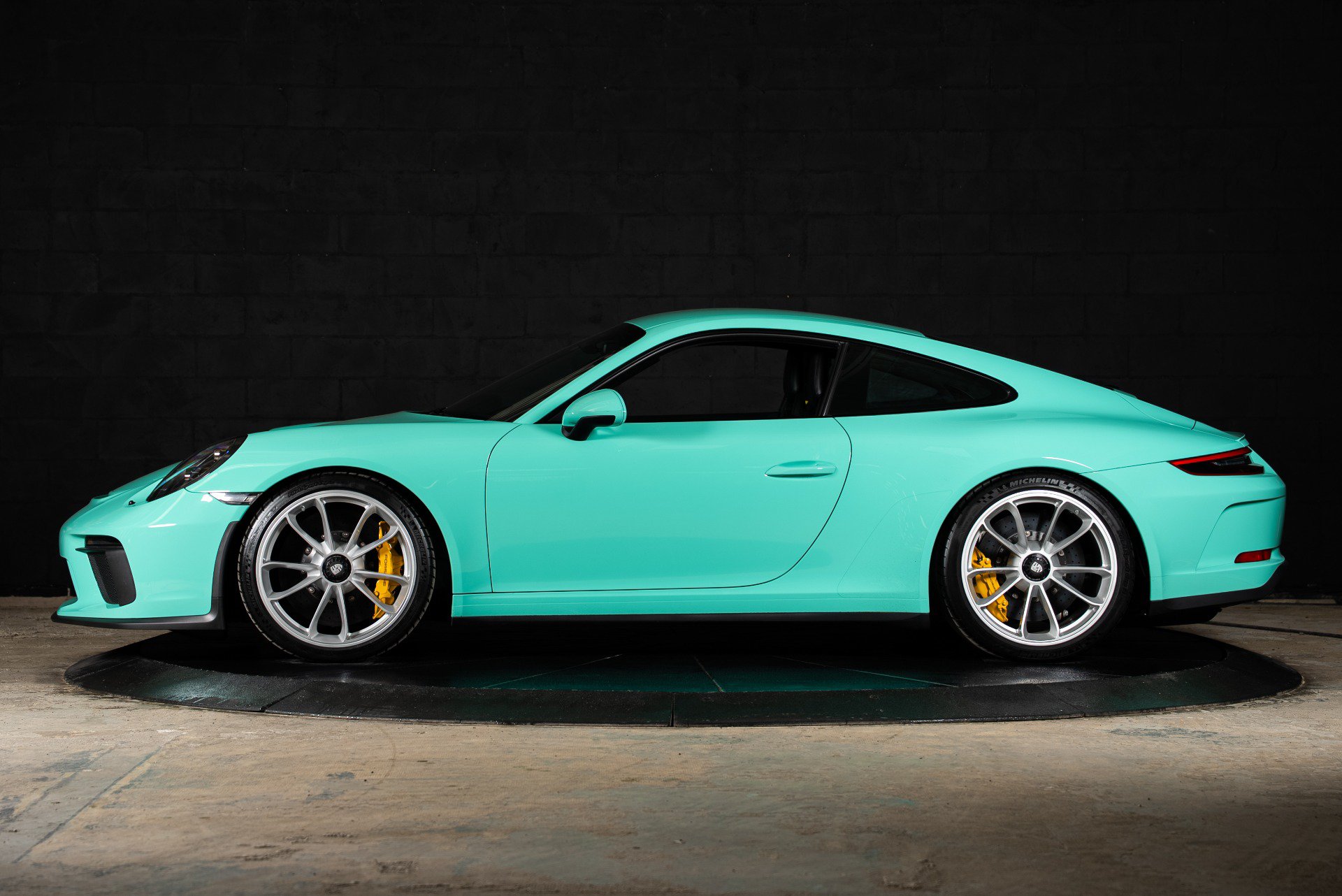 Used 2018 Porsche 911 GT3 RWD image 14
