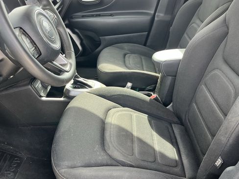 Used 2022 Jeep Renegade Latitude AWD/4WD image 17