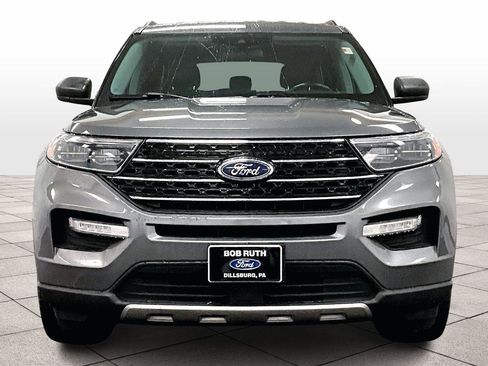 Certified 2022 Ford Explorer XLT w/ Equipment Group 202A image 3