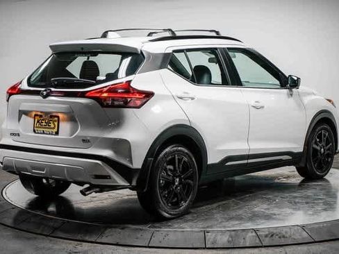 Used 2021 Nissan Kicks SR w/ SR Premium Package image 4